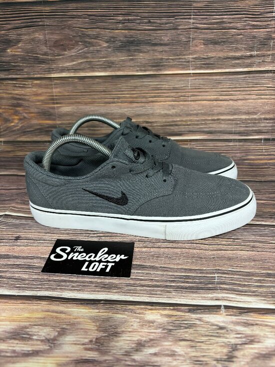 Athletic_Shoes
